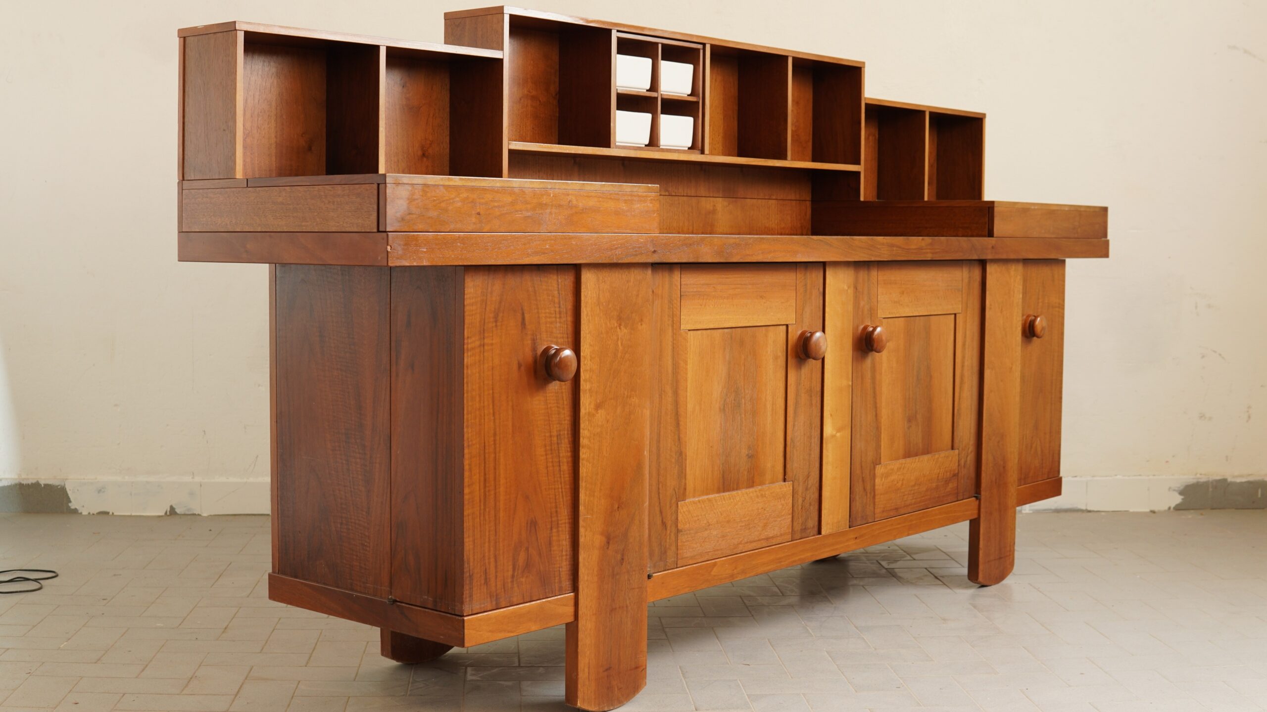 bernini sideboard walnut #berninifurniture #vintagesideboards #ıtaliandesign