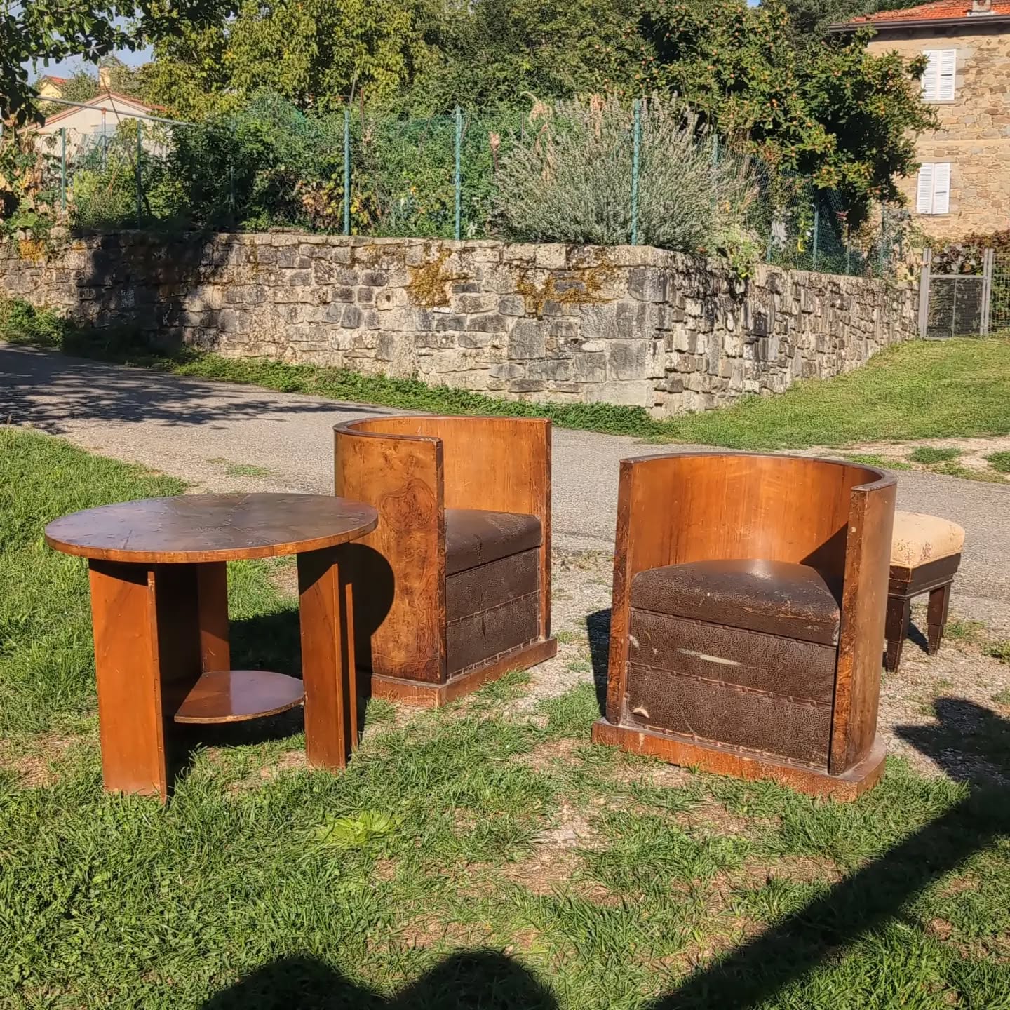 A pair of Italian tub armchairs with rather more character than most rooms could hope to contain. Dating to around 1925, their sweeping wooden shells have the bold simplicity of early Italian modernism. The real surprise is the leather: embossed with an extraordinary, almost Futurist pattern, and bearing the marks of nearly a century of life. An unusual pair, with a presence entirely their own. #ItalianDesign #FuturistDesign #VintageArmchairs #ArtDecoInteriors #Montephen